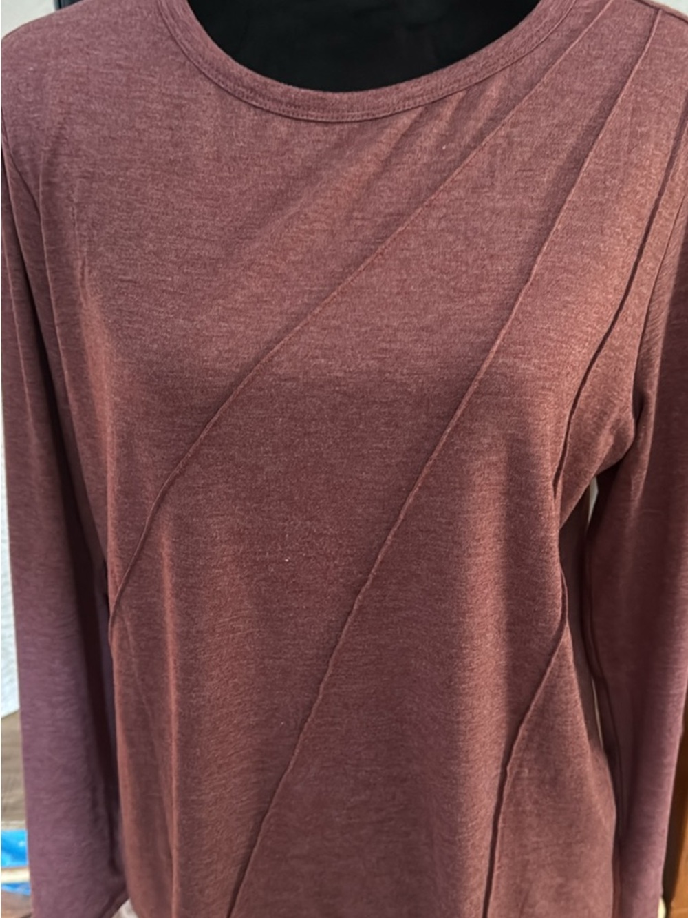 Women's Long-Sleeve Textured Crewneck Top in Maroon